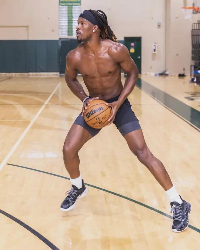 更是对他为 更是对他为