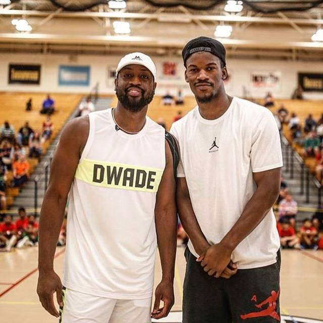 球型右投穿 球型右投穿